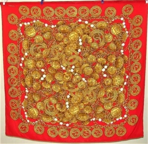 Chanel Bufanda Seda Gasa Oro Coco CC Medallones Cadenas Perlas 52x52" Italia - Imagen 1 de 11