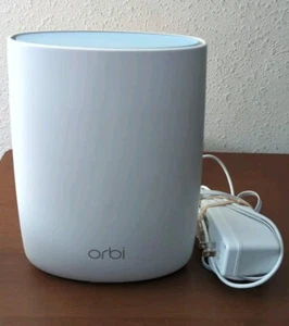 Orbi RBR50 Home Mesh WiFi Tri-band Router Netgear White w/ AC Adapter Bundle - Picture 1 of 4