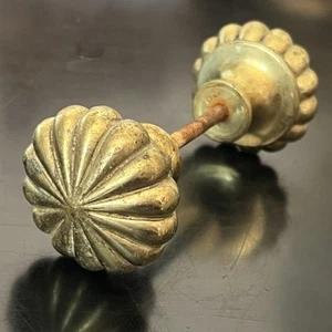 Antik Vintage Messing geriffelt Durchgang Knöpfe Griffe Ziehen Schranktür Set Paar - Bild 1 von 12