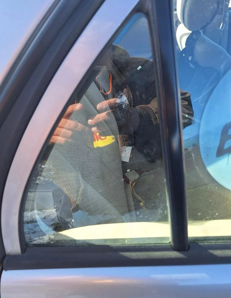 1998-2002 TOYOTA COROLLA VIDRO DE VENTILAÇÃO LATERAL DO PASSAGEIRO PORTA TRASEIRA DIREITA JANELA DE CANTO - Imagem 1 de 1