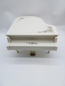 Vintage Chain Fong Baby Grand Piano Christmas Musical Box Works - Picture 1 of 15