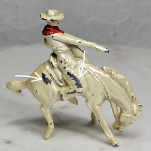 Vintage Eisenform Cowboy Pferd 3,5" irisierend bemalt Schießen Bandit Reiter Spielzeug - Bild 1 von 14