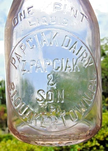 Rare QUAKERTOWN PA. Vintage Embossed Pint MILK BOTTLE - Papciak Dairy # 15 - Picture 1 of 5