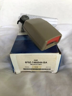 NUEVO OEM Ford 2005-2007 Freestyle Pasajero Derecha Cinturón Hebilla 6F9Z-7460044-Ba Foto 1 de 4