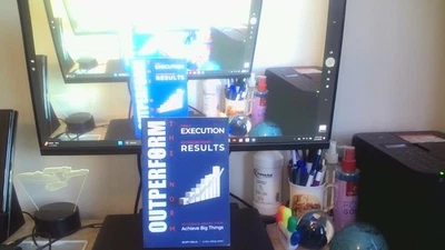 Outperform The Norm by Scott Welle Foto 1 de 4