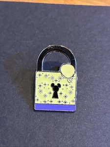 DISNEY 2013 LIMITED RELEASE TINKERBELL PIN - Picture 1 of 3