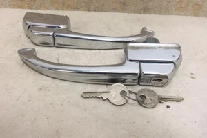 2 NOS OEM WILMOT BREEDEN TRIUMPH TR4 TR4A ASTON MARTIN DB4 EXTERIOR DOOR HANDLES - Bild 1 von 14