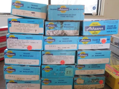LOT 16 ATHEARN BLUE EMPTY BOXES ONLY 8" LONG HO SCALE - Image 1 of 2