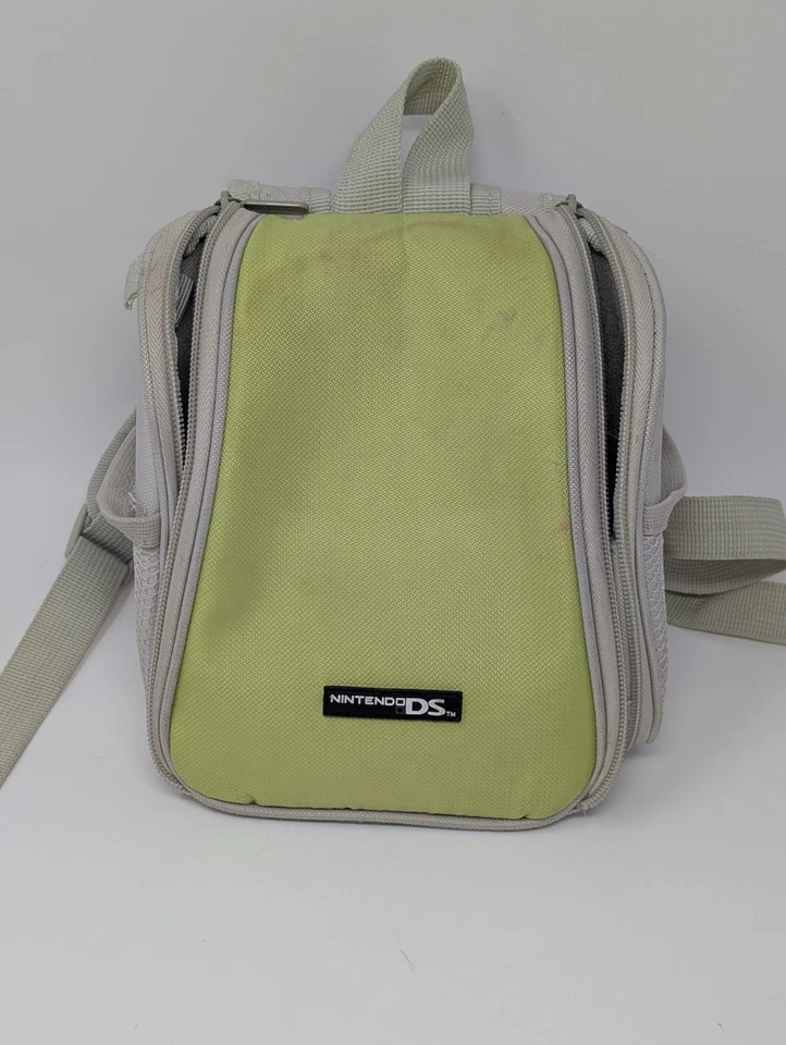 Mochila de viaje pequeña Nintendo verde/blanca para Nintendo DS/DSi/3DS Foto 1 de 3