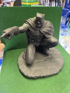 Figura Estatua Batman El Caballero Oscuro Arrodillada Apuntando. Ver 10 fotos. L@@K! Pesado - Imagen 1 de 10
