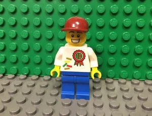 LEGO World The Netherlands Denmark 2018 Rare Exclusive Minifigure #10 Medal Logo - Picture 1 of 2