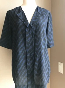 Burberry Gr. 10 100 % Seide Marine Schwarz Kurzarm V-Ausschnitt Neu ohne Etikett - Bild 1 von 6