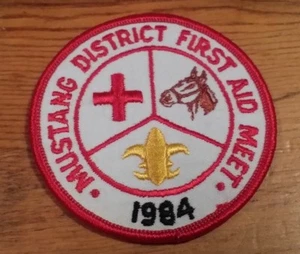 MUSTANG DISTRICT FIRST AID MEET 1984 BOY SCOUT PATCH FREE SHIPPING - Imagen 1 de 2