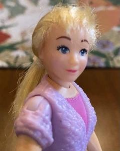 Fisher PRICE 2011 Loving FAMILY Dollhouse MOM Girl FIGURE Purple BLONDE Hair - Picture 1 of 10