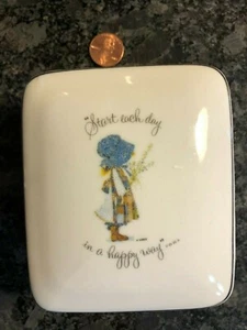 Vintage Holly Hobbie Trinket Piatto Cofano Blu Happy Day 1973 - Foto 1 di 2