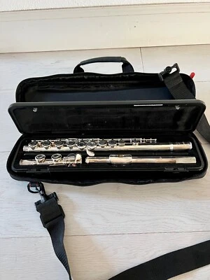 Yamaha YFL-211 Flauto Traverso con Leggio e Metronomo  - Immagine 1 di 4