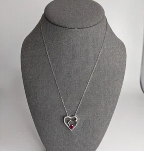Created Ruby Double Heart Diamond Acc. Anhänger 18" Sterlingsilber Halskette Neu mit Etikett - Bild 1 von 8