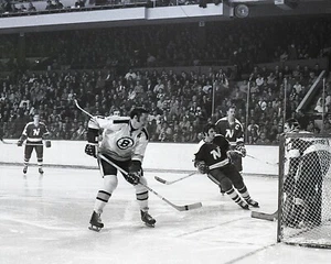 B&W 8x10 photo of Boston Bruins legend Phil Esposito #2 (Vol. H) - Picture 1 of 1