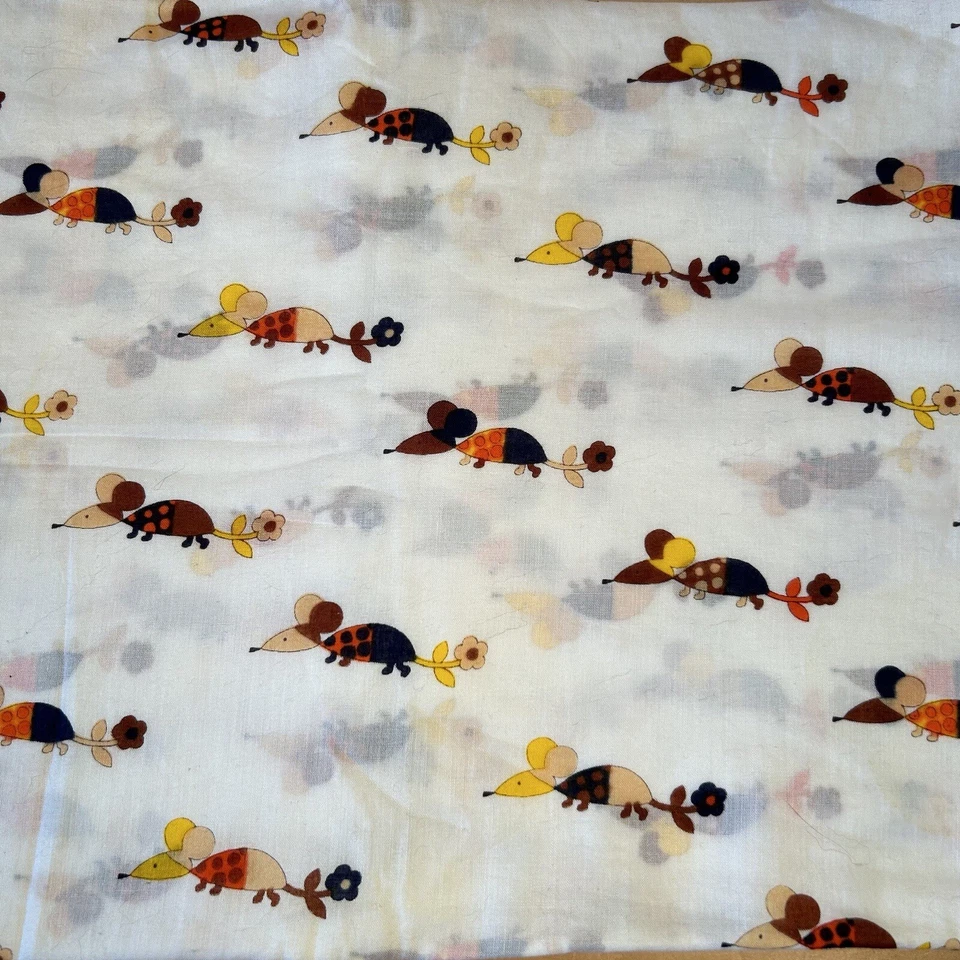 FLOWER MICE “White” Pretty Lightweight Cotton Sewing Fabric (200x90cm) FEDERATED - image 1 of 4