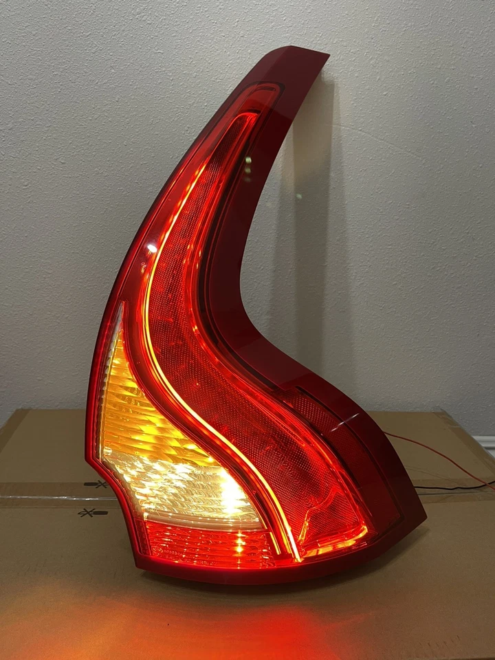 Luz trasera izquierda conductor Volvo XC60 2010-2017 89075216 OEM Foto 1 de 4
