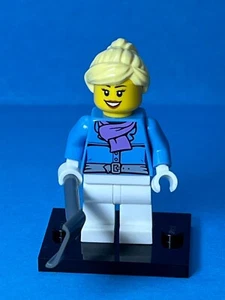 LEGO Holiday Advent Fig #60201 -Woman in Jacket w/Medium Lavender Scarf - hol126 - Picture 1 of 2