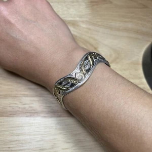 Montana Silversmiths Western Feathers Two Tone 6” Cuff Bracelet Gorgeous - Picture 1 of 6