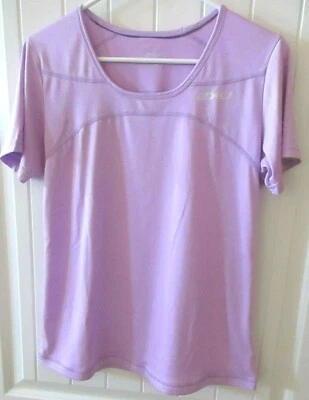 2XU, Camiseta Fitness Lilás, Slv Curta, Gola Redonda, Reflexiva, Poli, G, Excelente Estado Usado - Imagem 1 de 4
