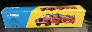 Corgi Classics CHICAGO Mack B Series Aerial Ladder Truck 52701 - Limited Edition - Picture 1 of 23