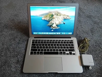 Apple MackBook Air A1466 i5 1,8 ГГц 13,3 дюйма 256 ГБ SSD 4 ГБ ram 2 цикла батареи - Изображение 1 из 4