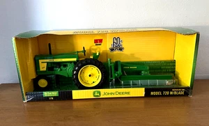 2004 Ertl 1/16 Scale Diecast Metal 1956 John Deere 720 Tractor with Blade NIB! - Picture 1 of 8