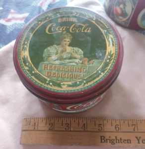 1985 COCA COLA COKE VINTAGE ROUND COLLECTOR'S TIN W/ LID REFRESHING DELICIOUS - Picture 1 of 11