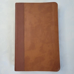 Holy Bible NIV Personal Size Large Print 2011 Biblica Inc Leathersoft cover. - Imagen 1 de 13