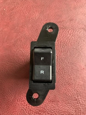 USADO!  87-91 Ford F-Series Bronco conjunto de interruptor seletor de combustível tanque diesel - Imagem 1 de 4