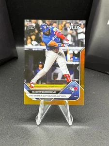 2025 Topps Now MLB #843 Vladimir Guerrero Jr. Toronto Blue Jays Gold /50 - Bild 1 von 4