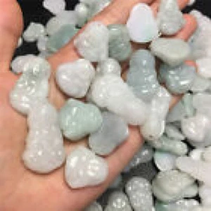 Colgante a granel 10 piezas de jadeíta Kwan-Yin y Buda grado natural al por mayor - Imagen 1 de 5