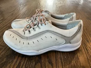 Clarks Wave Beige Tan Nubuck Leather Oxford Walking Shoes Women's US Size 7 M - Picture 1 of 9