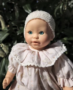 Corolle Puppe 30 cm Spielpuppe Babypuppe 1995 Corolle Puppenkleidung beige Doll - Bild 1 von 21