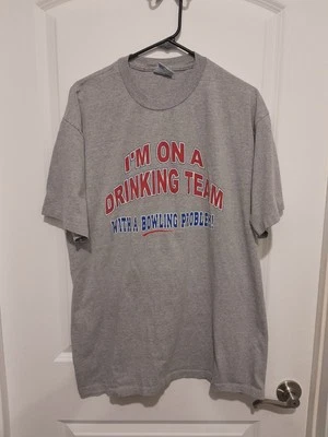Camiseta vintage anos 90 novidade I'm On a Drinking Team With A Bowling Problem GG EUA - Imagem 1 de 4