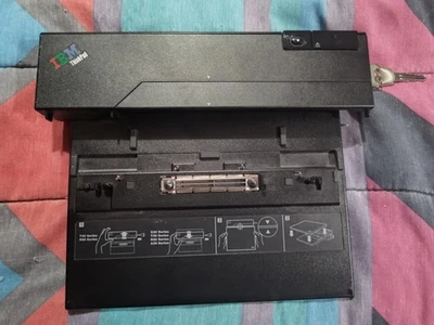 IBM ThinkPad T30 T40 X23 X30 A30 X20 X24 Docking Station With 2 Keys Foto 1 de 4