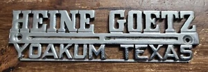 Heine Goetz--Yoakum Texas-Metal Dealer Emblem Car vintage SM5906 - Bild 1 von 1