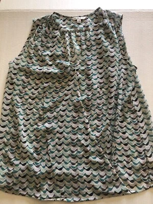 Blusa CABI Top Talla Mediana Sin Mangas Verde Azulado Estampado de Pájaros Mujer Cuello en V Transparente Foto 1 de 4