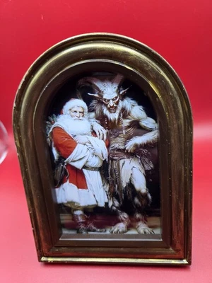 Pequeño retrato de Santa y Krampus Foto 1 de 3
