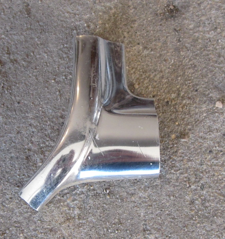 Cadillac Eldorado 1977 parabrisas esquinero derecho (?) Molde de moldura 77 78 Foto 1 de 1