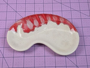 Vintage kidney bean MCM red / white Drip / crackle Glazed Ceramic Ashtray 7"x5" - Picture 1 of 4