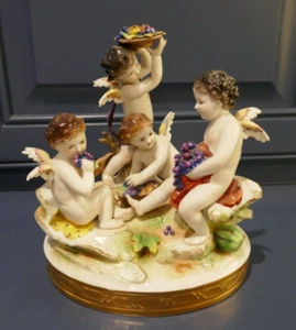 Escena de recolección de cuatro querubines de porcelana Volkstedt vintage más antigua - Imagen 1 de 16
