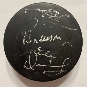MARCEL DIONNE PAUL HENDERSON DAVE TIGER WILLIAMS SIGNED HOCKEY PUCK AUTOGRAPH - Picture 1 of 2