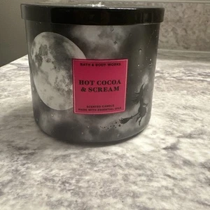Bath & Body Works Hot Cocoa & Scream 3 Wick Candle - Picture 1 of 3