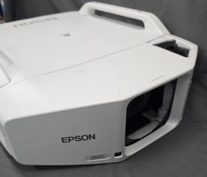 Epson Powerlite Pro Z8050W H265A WXGA HD Projector 7000 LUMENS *62 HOURS*NO LENS - Picture 1 of 20