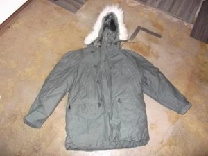 Military Parka Extreme Cold Weather Medium N-3B Genuine GI #112 - Picture 1 of 5