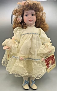Bambola di porcellana Dynasty - Ambra - Foto 1 di 4